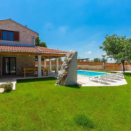 Ladonja Hébergement de vacances