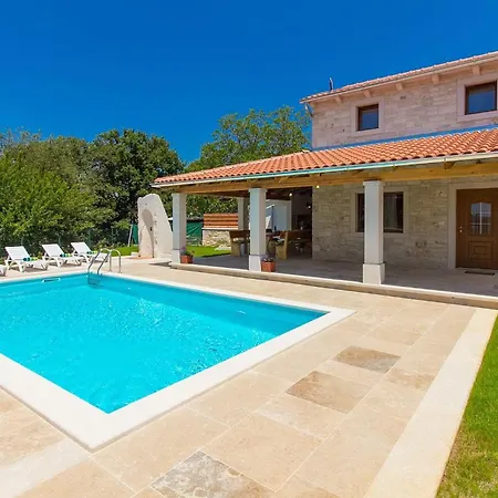 Ladonja Casa de Férias *