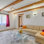 度假居 Ladonja Gljuscici